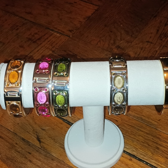 Bracelets - Picture 3 of 9